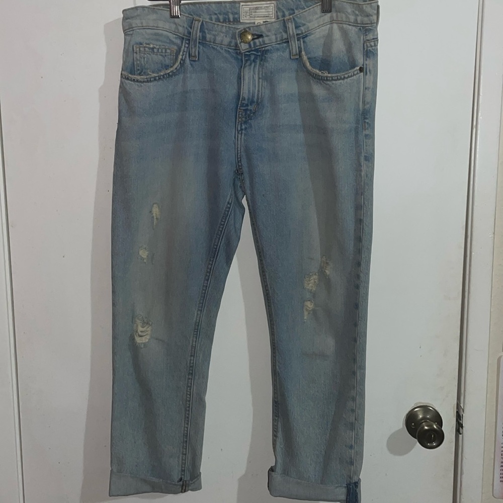 Women’s Current Elliott Cropped straight blue jeans. Size 28. Good condition.